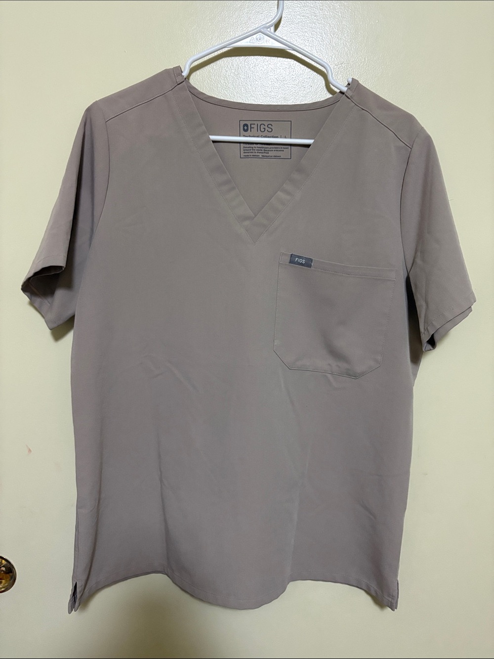 FIGS Women's Catarina One Pocket Scrub Top